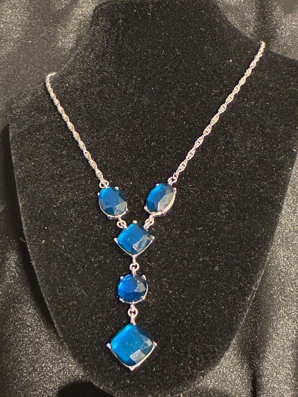 Vintage 1928 Jewelry Blue Faceted Lariat Y-Necklace Silver Tone Chain